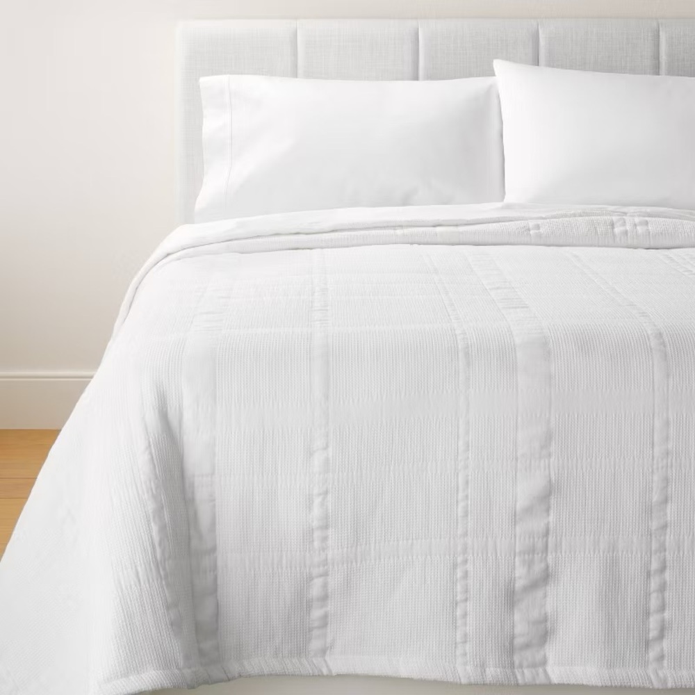 STUDIO MCGEE Waffle Matelasse Reversible Quilt King, White NEW